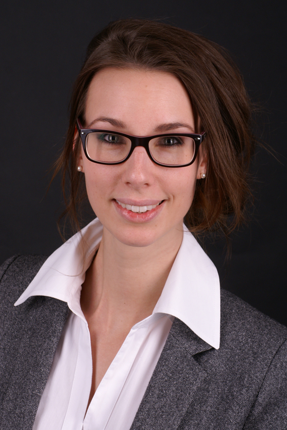 Bewerbungsbilder und Passfotos von KB-Fotografie fotografiert von Kristina Bruns Fotografin in Witten Herbede